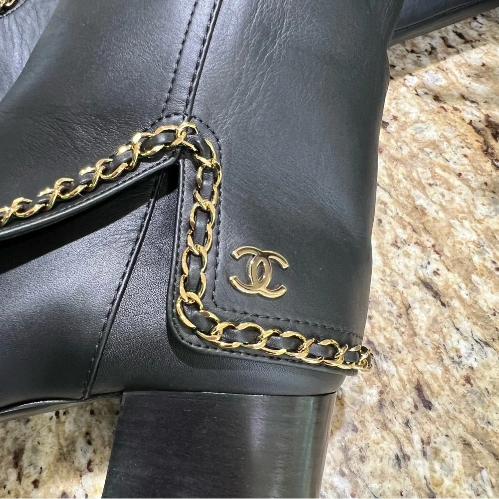 CHANEL Calfskin Knee High Chain Detail Black CC Interlocking Leather Boots 39.5
